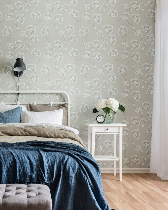 Floral Wallpaper Wallpaper Larina silky grey Room View