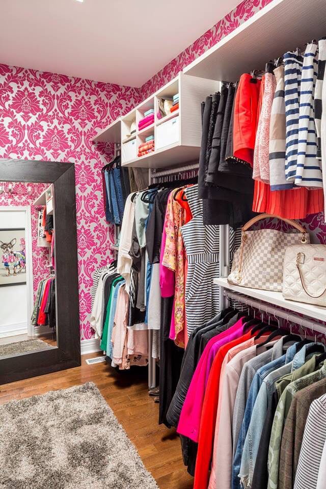 How To Keep Your Wardrobe Organized (2021) Wallpapers for dressing rooms - trendy and suitable for this special space  | Blog | Inspiration | Wallpaper from the 70s