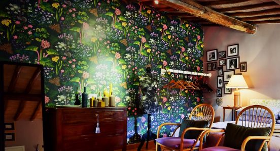Botanical Trend: Wallpapers on a green wave