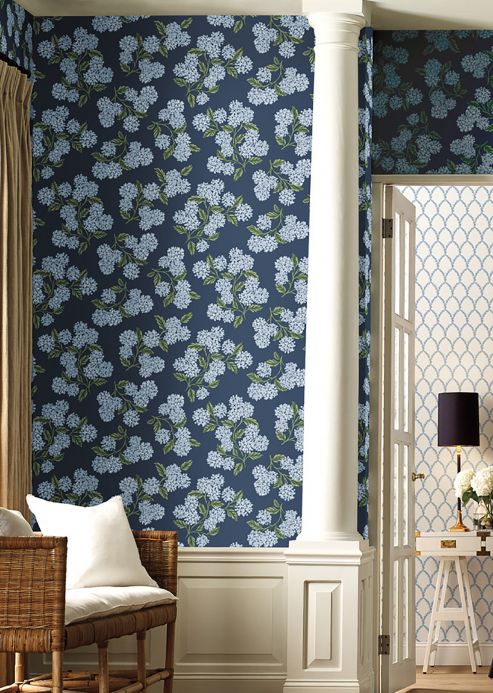 Papel de parede floral Papel de parede Hydrangea azul escuro Ver ambiente