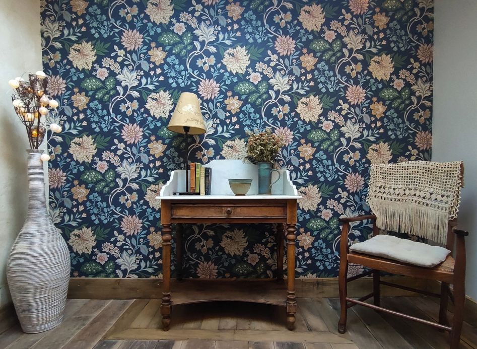 Floral Wallpaper Wallpaper Ebba dark blue Room View